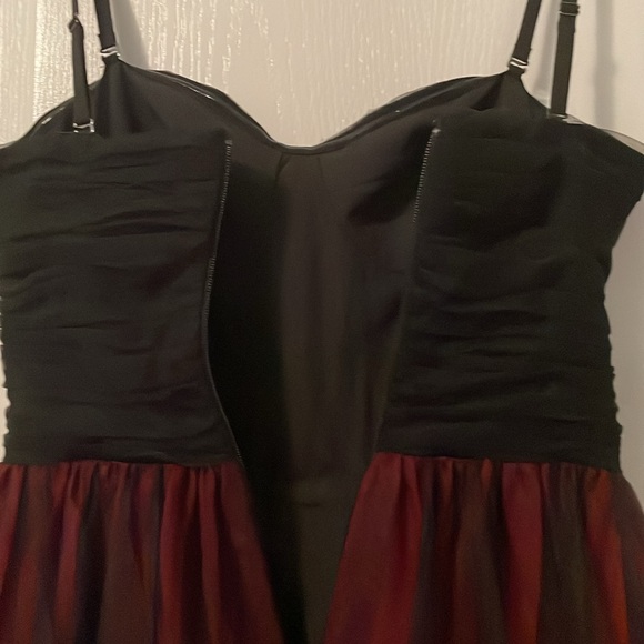 NWOT Dress the Population Maxi with gauzy layers of red and black - Small - Picture 4 of 5